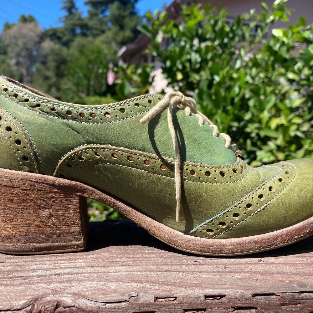 *RARE* FRYE - MAGGIE LEATHER WINGTIP OXFORD BOOTS